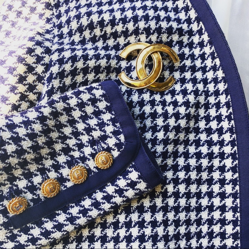 CHANEL vintage CC logo brooch